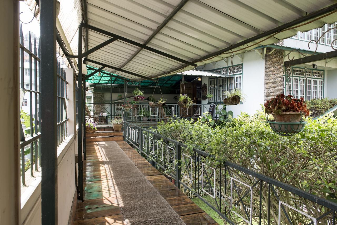 Oyo 2402 Hotel Highwinds Shillong Exterior foto